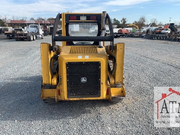 2008-deere-320-image-4