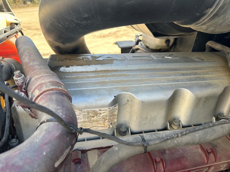 #33701-•-2011-mack-cxu-sleeper-truck-tractor-1m1aw09y4bm013132-image-55