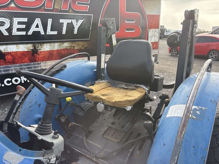 new-holland-tractor-image-21