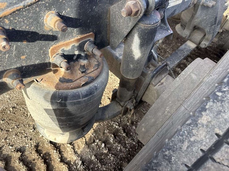 2013-freightliner-cascadia-125-image-15