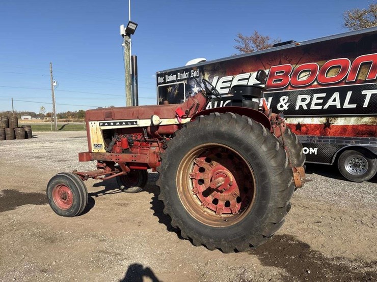 farmall-706-tractor-image-2