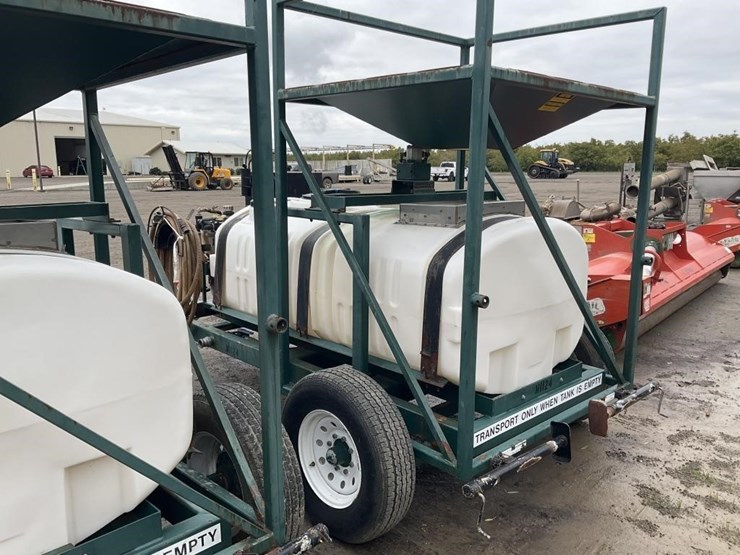 pbm-14'-400g-poly-mixing-tank-trailer-image-5