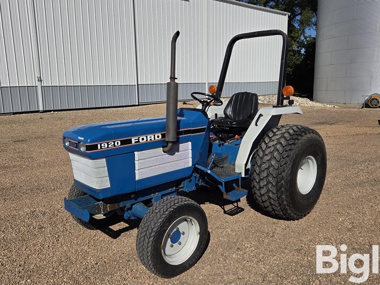 1988-ford-1920-image-1