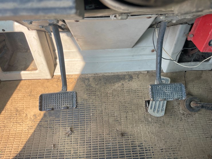 1991-versatile-876-image-42