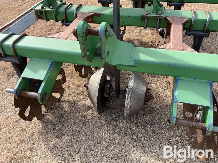 blu-jet-pivot-track-closer-image-9