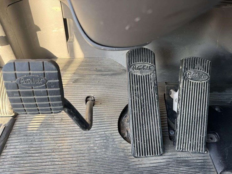 2014-peterbilt-386-image-35