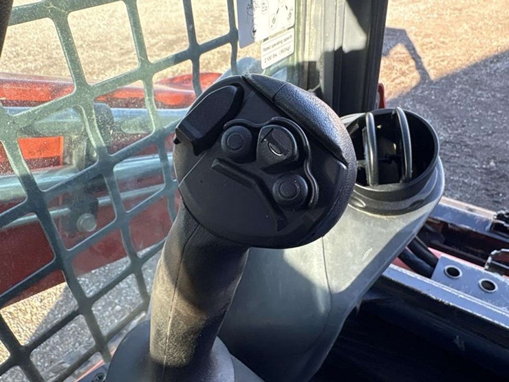 kubota-svl65-2-image-30