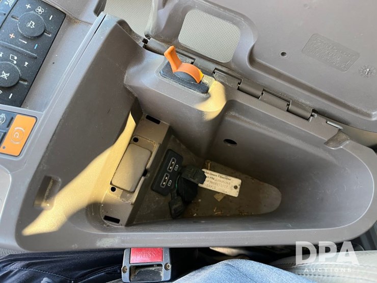 2019-john-deere-r4038-image-75