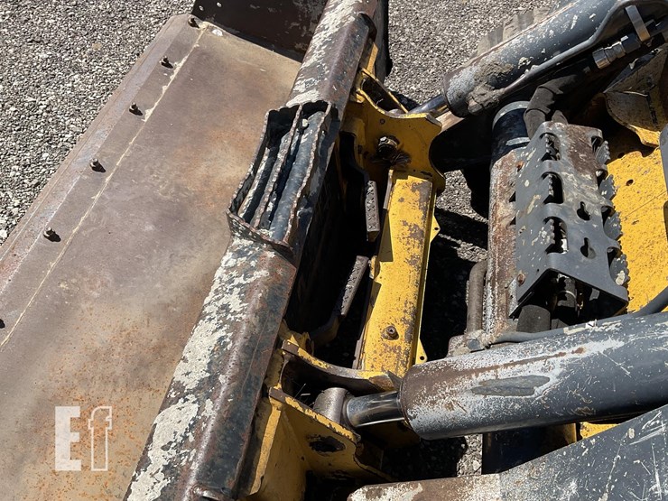 2017-deere-331g-image-10