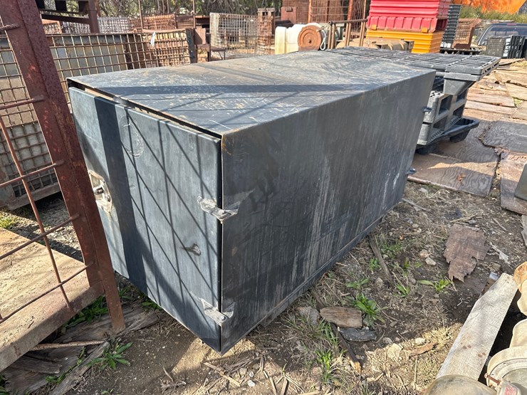 #138-•-25”-x-48”-side-access-truck-box-image-2