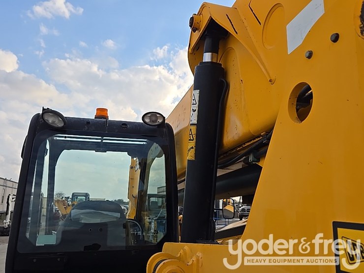 2017-jcb-512-56-image-70