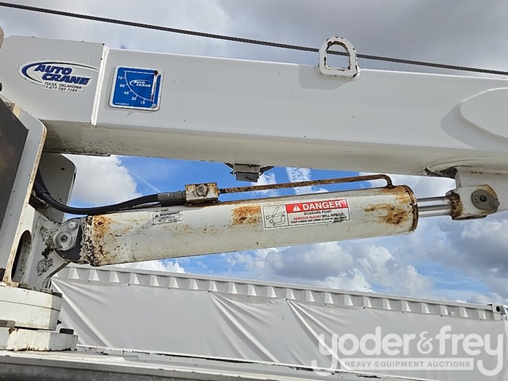 2014-dodge-service-truck-image-23