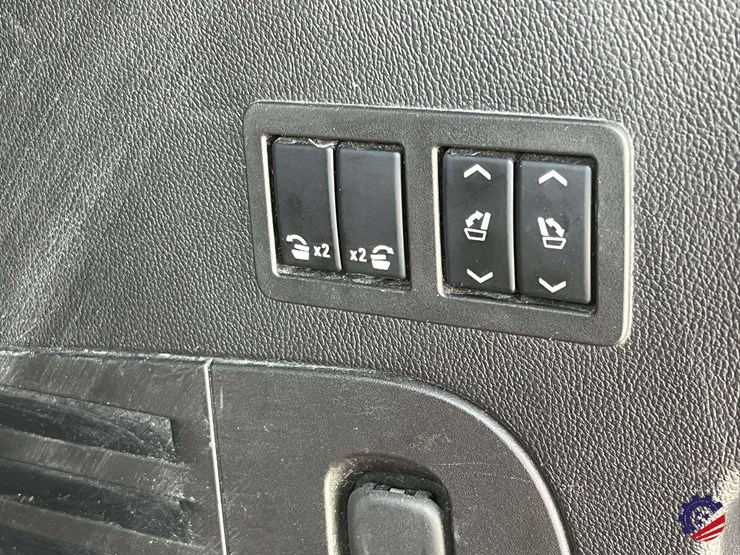 2015-chevrolet-tahoe-ltz-image-36