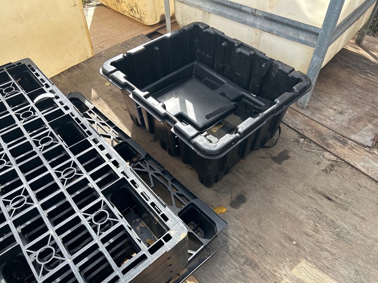 #133-•-(5)-plastic-skids-&-engine-crate-image-2