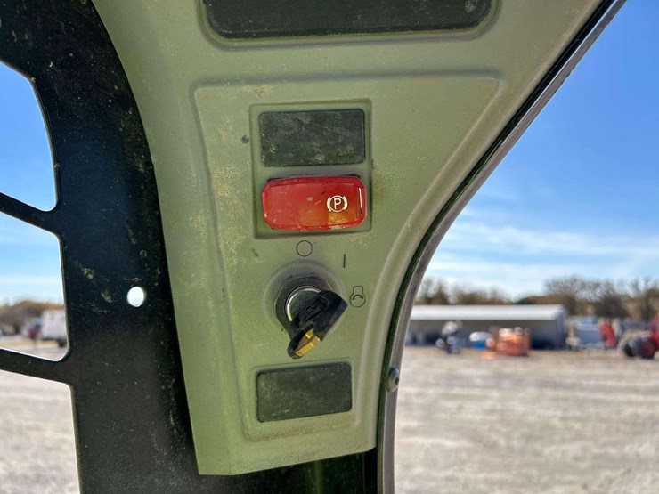 2020-caterpillar-259d3-image-13