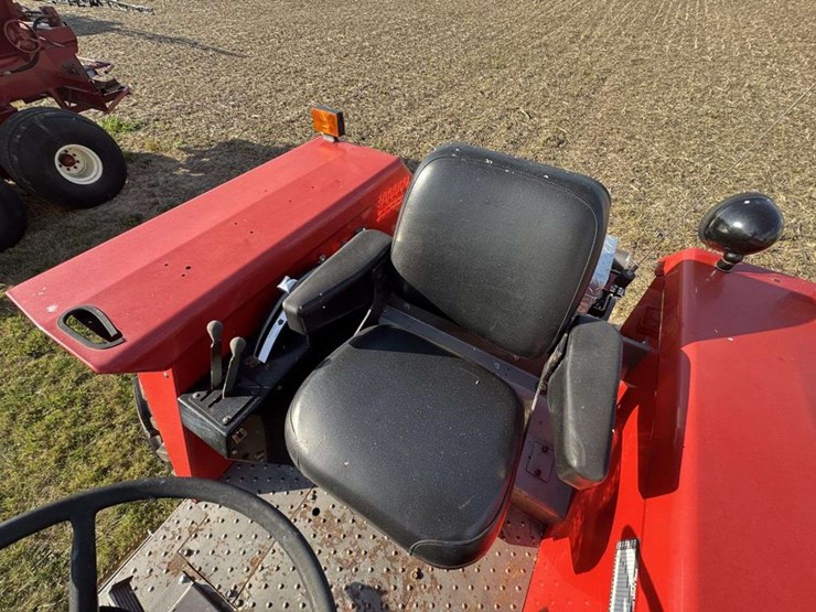 1977-massey-ferguson-1135-image-8