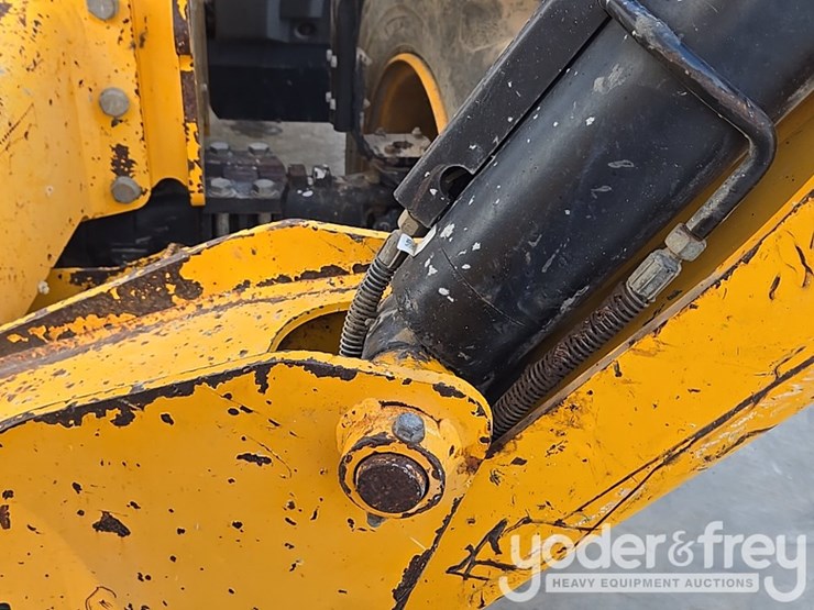 2017-jcb-512-56-image-45