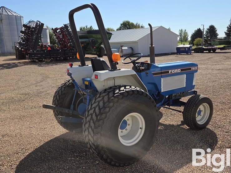 1988-ford-1920-image-5