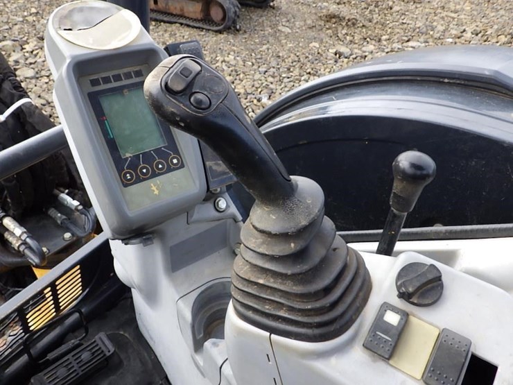 2019-deere-50g-image-23