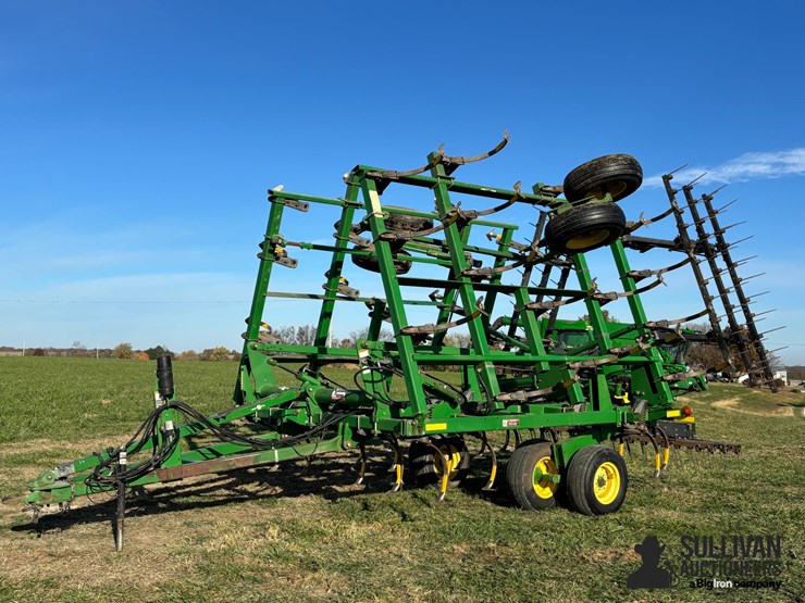 2005-john-deere-2210-image-1