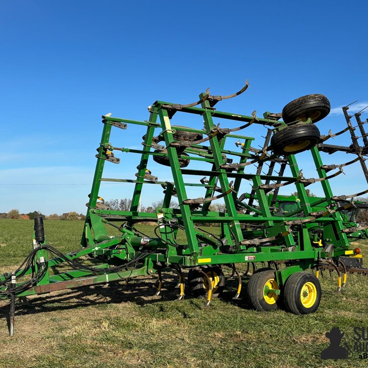 2005 JOHN DEERE 2210