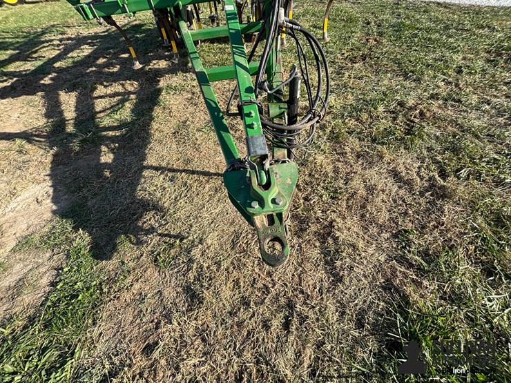 2005-john-deere-2210-image-11