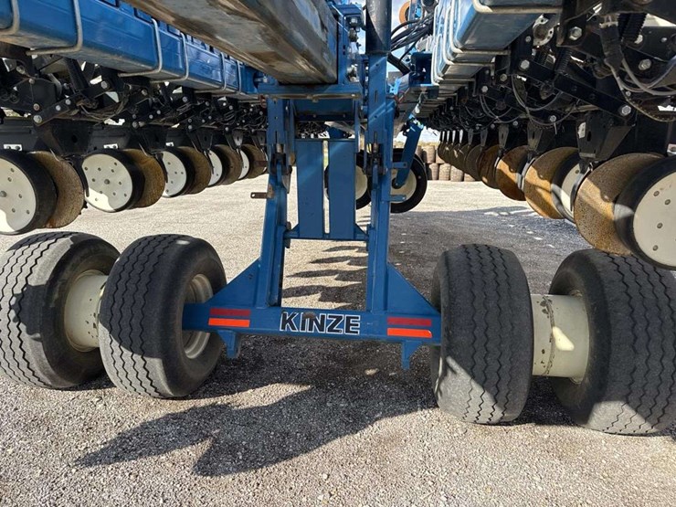 kinze-3700-image-12