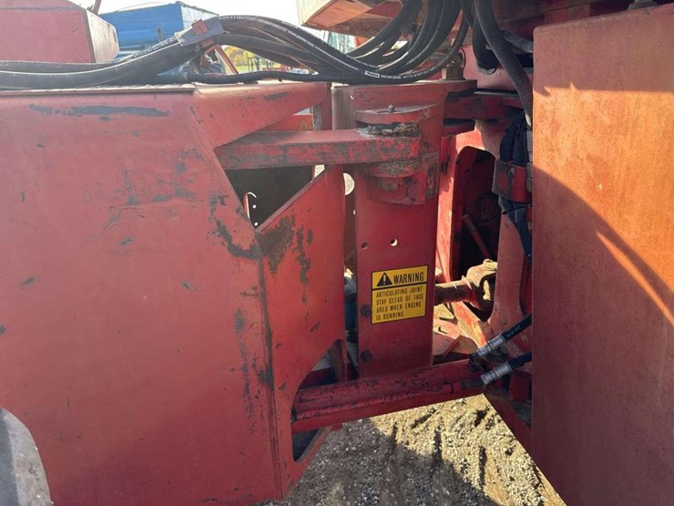 1983-versatile-835-image-41