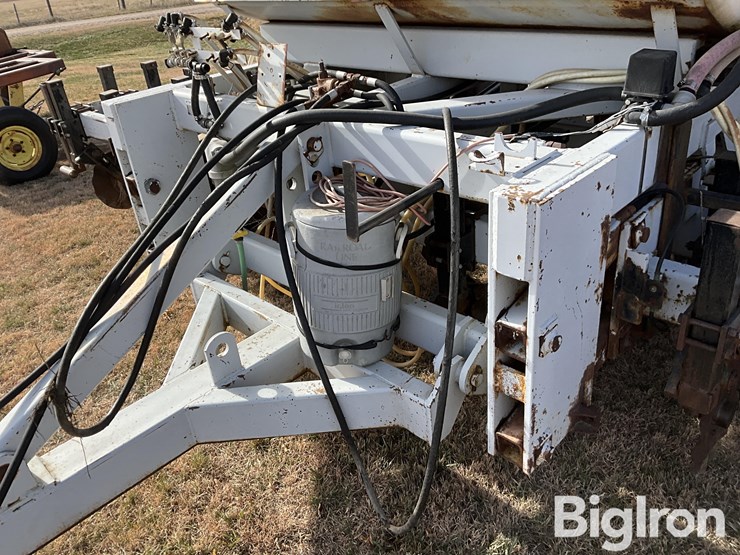 unverferth-8r30-fertilizer-applicator-image-11