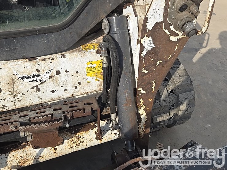 2021-bobcat-t595-image-30