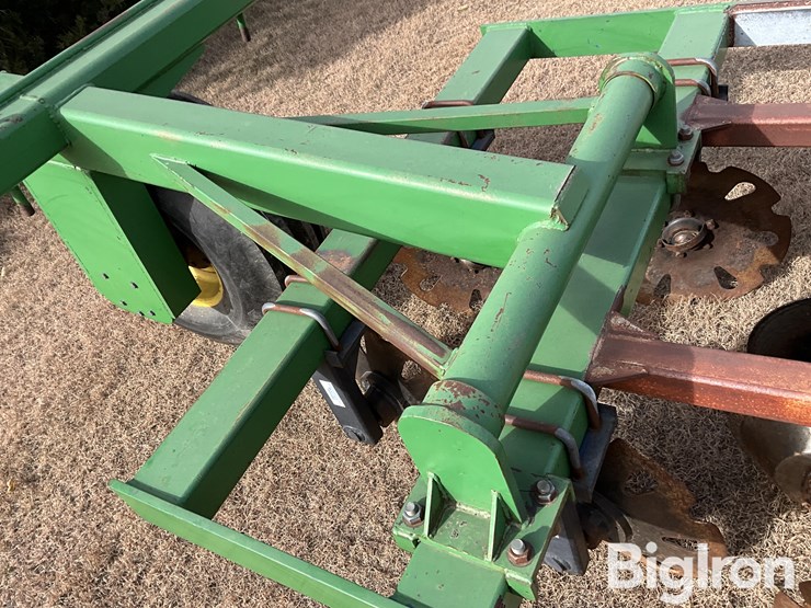 blu-jet-pivot-track-closer-image-10