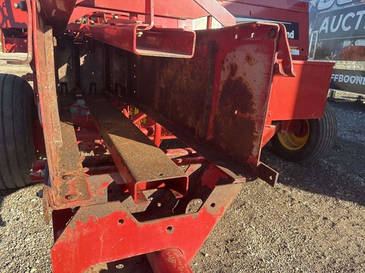 new-holland-570-image-22