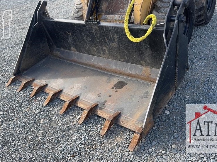 2008-deere-320-image-8