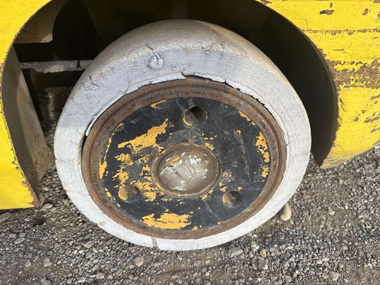 caterpillar-60-image-10