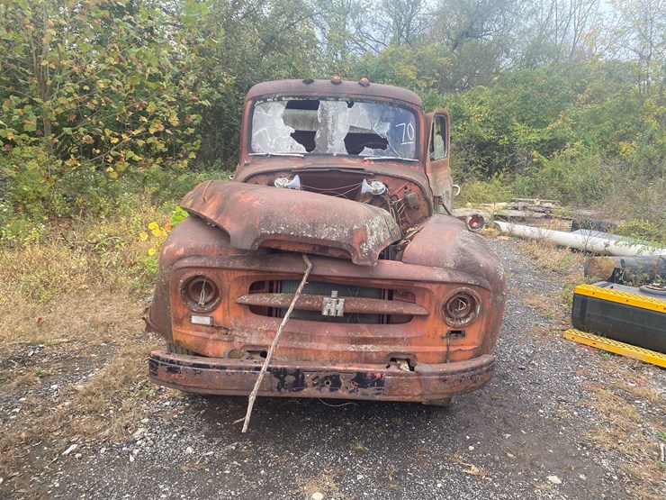 #70-•-1950's-international-wrecker-image-2