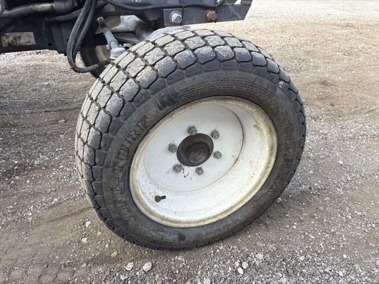 new-holland-tractor-image-26