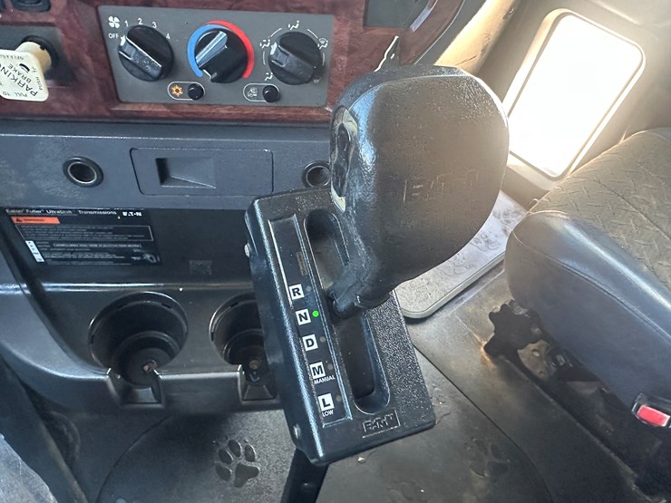 #33701-•-2011-mack-cxu-sleeper-truck-tractor-1m1aw09y4bm013132-image-84