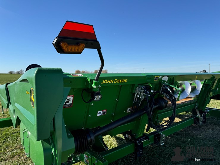 2022-john-deere-c8r-image-18