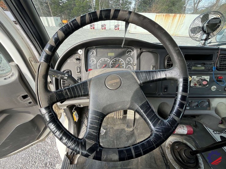 2005-freightliner-m2-business-class-s/a-water-truck-image-65