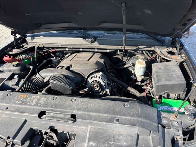 2014-chevrolet-tahoe-image-19