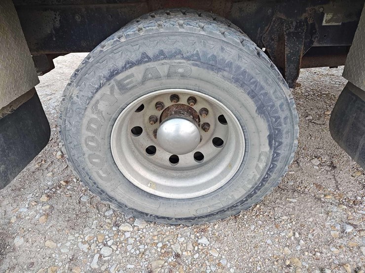 2014-freightliner-m2-106-image-66