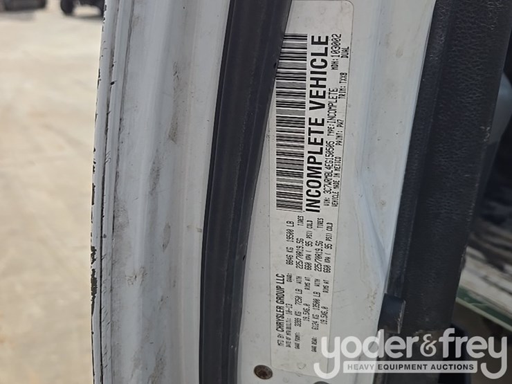 2014-dodge-service-truck-image-108