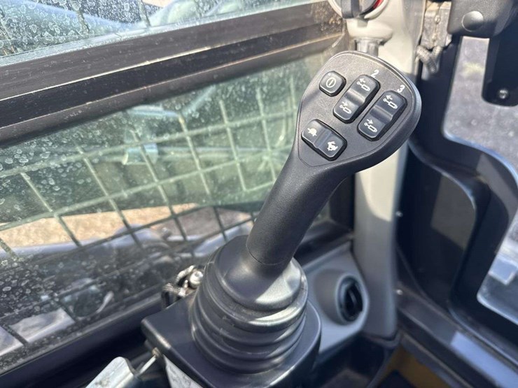 2022-new-holland-c332-image-16