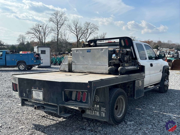 2002-chevrolet-silverado-flatbed-truck-image-26