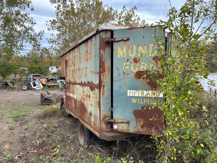 #82-•-1952-ford-moving-van-image-4