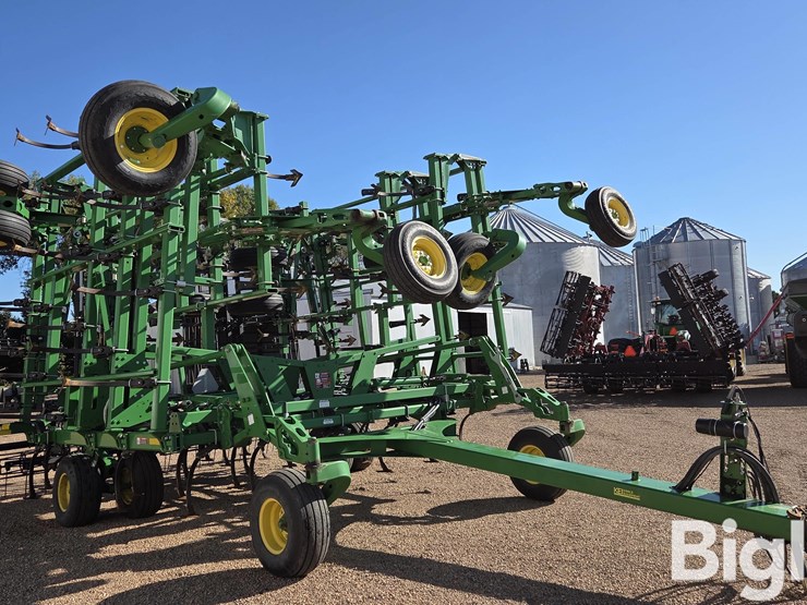 2014-john-deere-2210-image-3