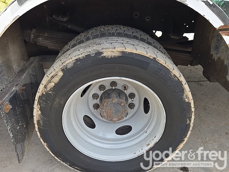 2014-dodge-service-truck-image-36