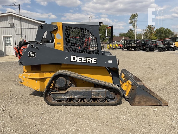 2015-deere-319e-image-6