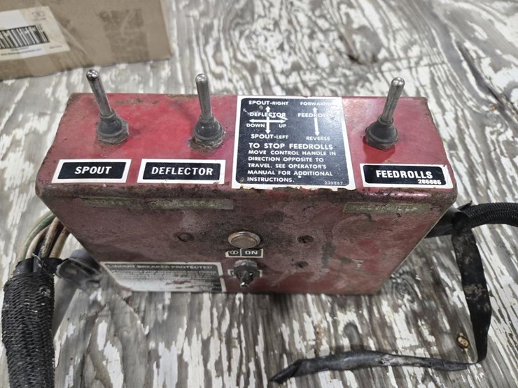 new-holland-782-image-2