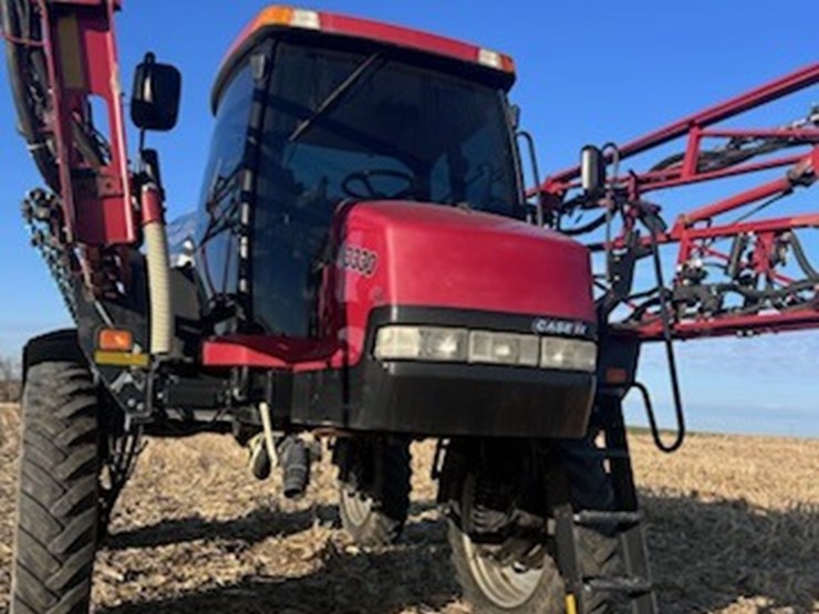 2011-case-ih-patriot-3330-image-9